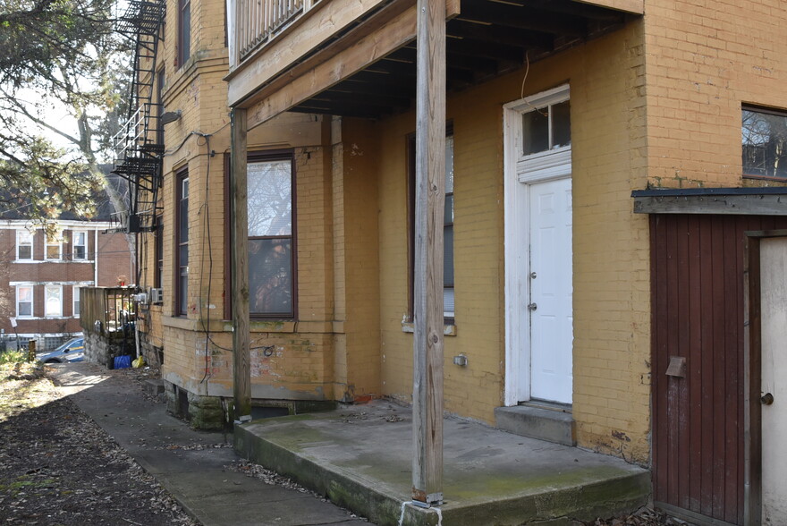 Building Photo - 26 E Rochelle St
