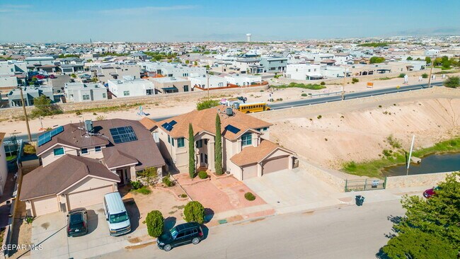 Building Photo - 695 Paseo del Mar Dr