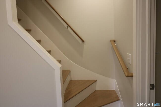 Building Photo - 6 Mary St