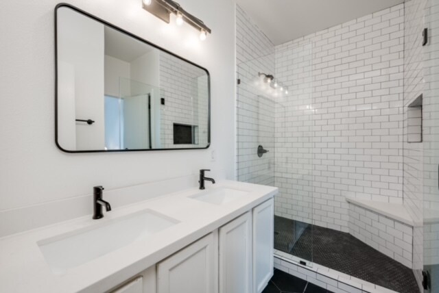 Master bath - 4709 Lake George Ln