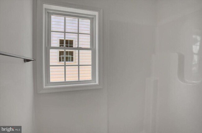 Building Photo - 301 Grandview Ave