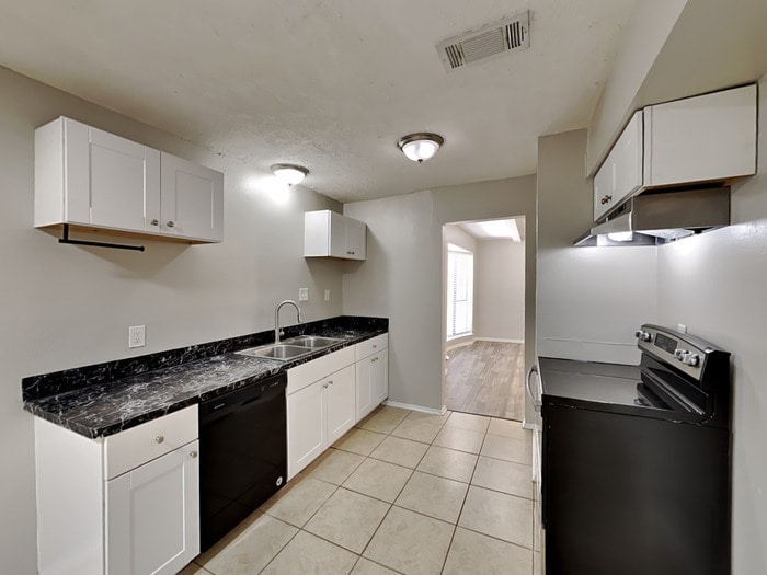 Building Photo - 809 Lochmoor Ln