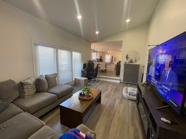 Building Photo - 1527 W Richmond St