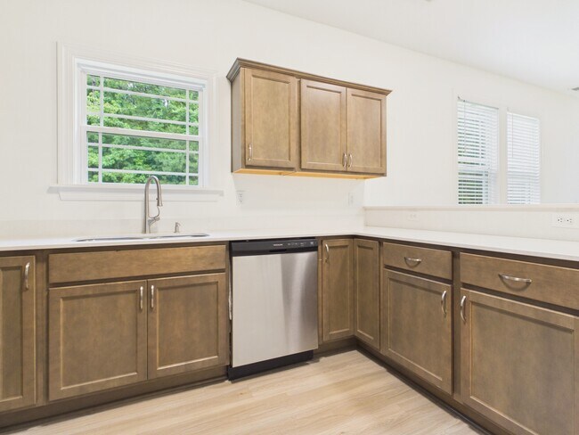 Building Photo - 602 Princess Anne Cir