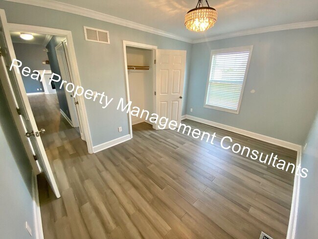 Building Photo - 3 Bedroom in Lees Summit School District