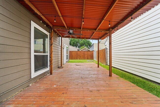 Building Photo - 9721 Debbie Ln