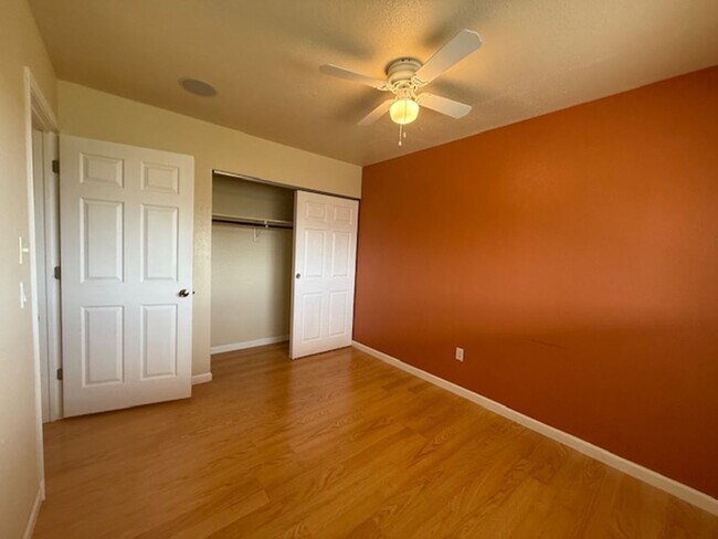 Building Photo - 2 Bedroom Home Contact Property Pros