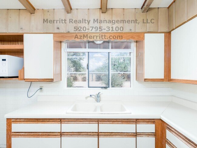 Building Photo - Perfect 3 bdrm 2 bath home in quiet centra...