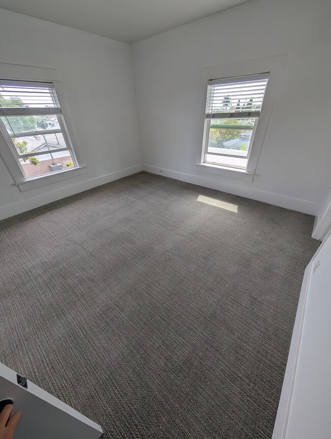 Building Photo - 208 D Ave