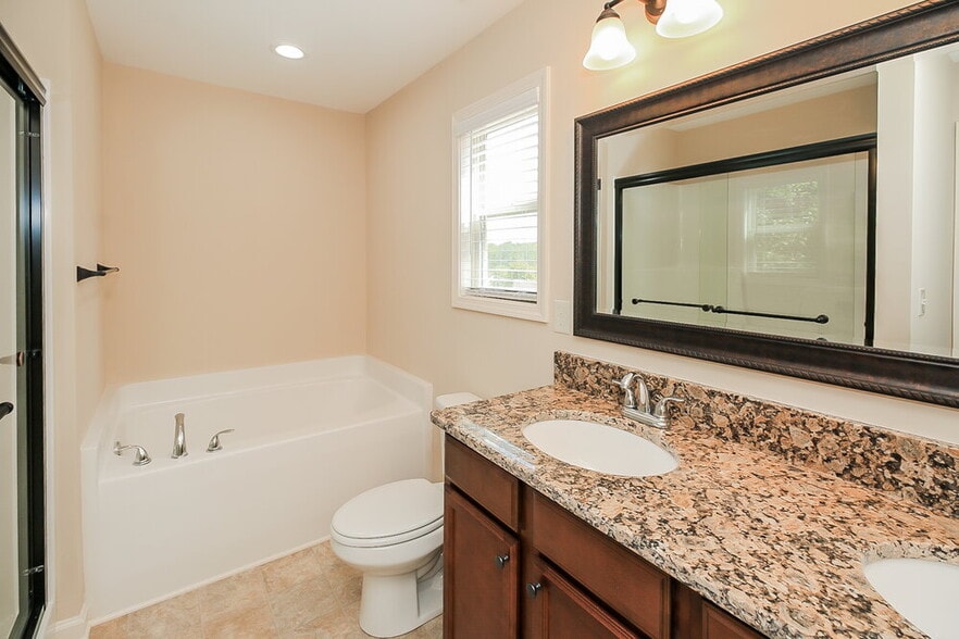 Building Photo - 1025 West Ave