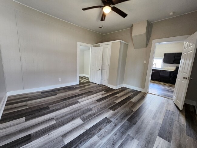 Building Photo - Spacious 1-Bedroom, 1-Bathroom Home AVAILABLE NOW!!