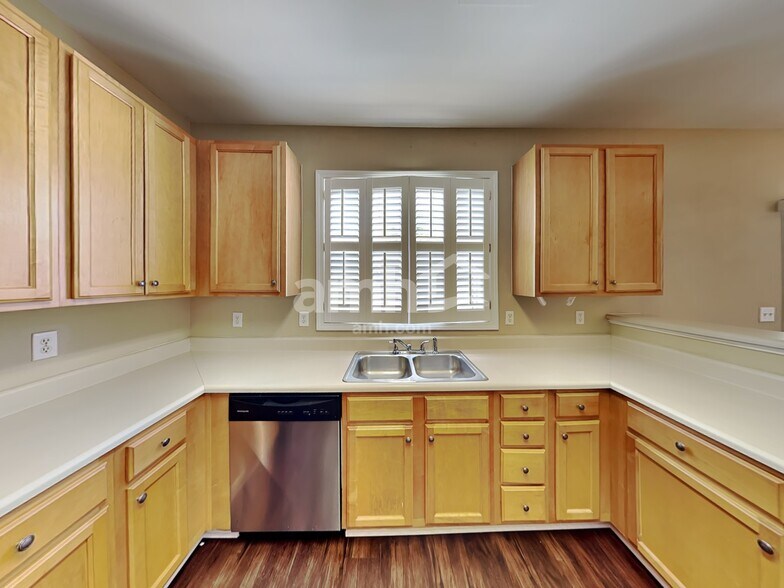 Building Photo - 3380 Lake Breeze Ct