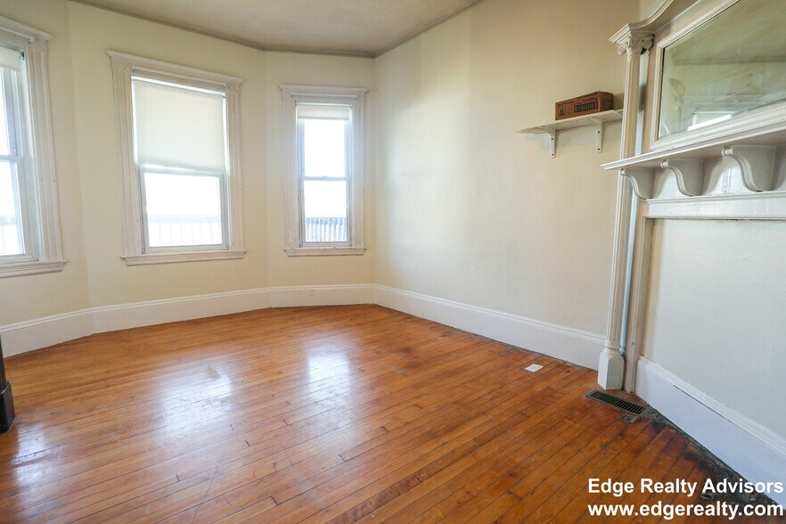 Building Photo - 7 Greylock Rd