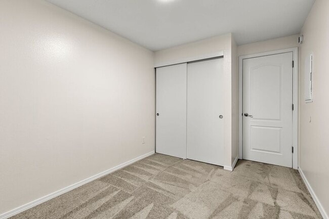 Building Photo - 885 SE Lambert Cir