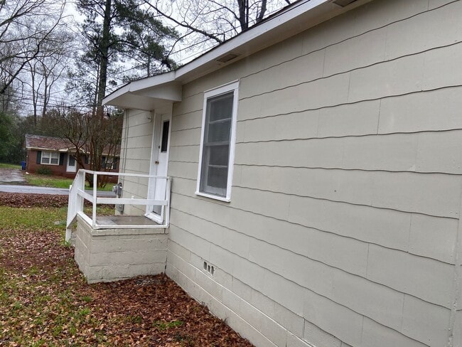 Building Photo - **AVAILABLE NOW**Nice 3 Bedroom / 1 Bathroom Home for Rent in Columbus, GA***