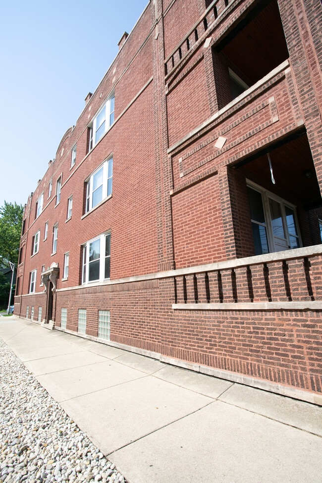 Building Photo - 3338 N Wolcott Ave