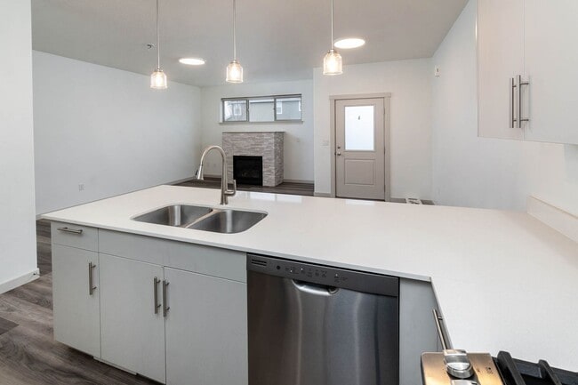 Building Photo - Beautiful Home in Highly Desired NW Redmond Neighborhood