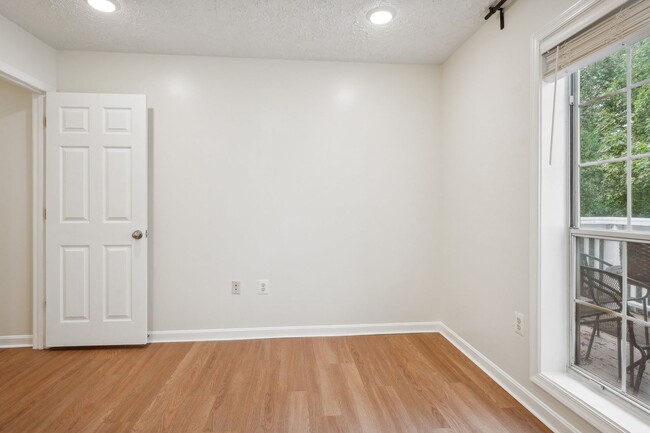 Building Photo - Beautiful 2-bedroom condo!