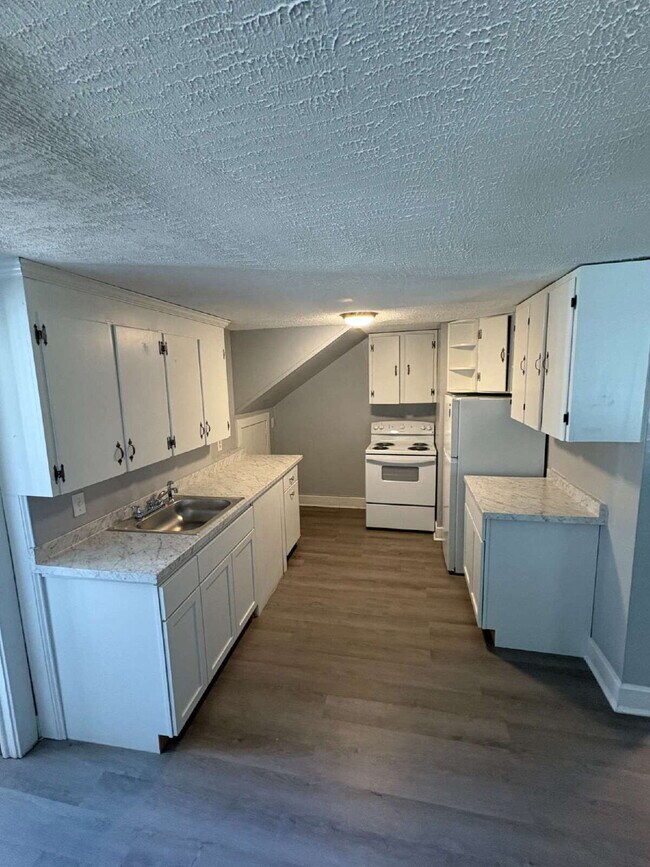 Building Photo - Charming 2-Bedroom Duplex Retreat on Mcgah...