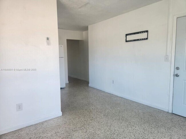 Building Photo - 10 NW 48th Pl