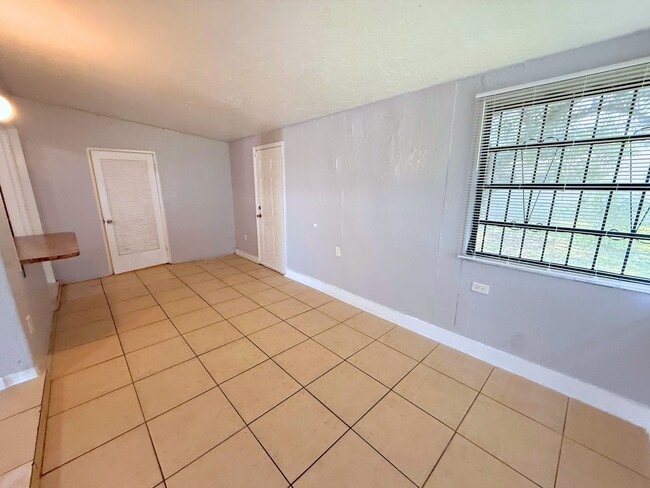 Building Photo - 930 NW 176th Terrace