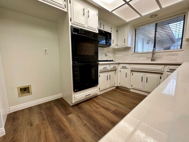 Building Photo - 9913 Spring Oak Dr