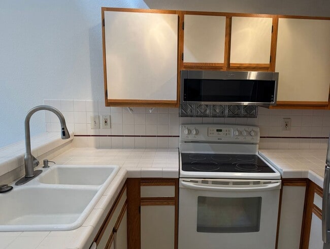 Building Photo - 4000 Carman Dr