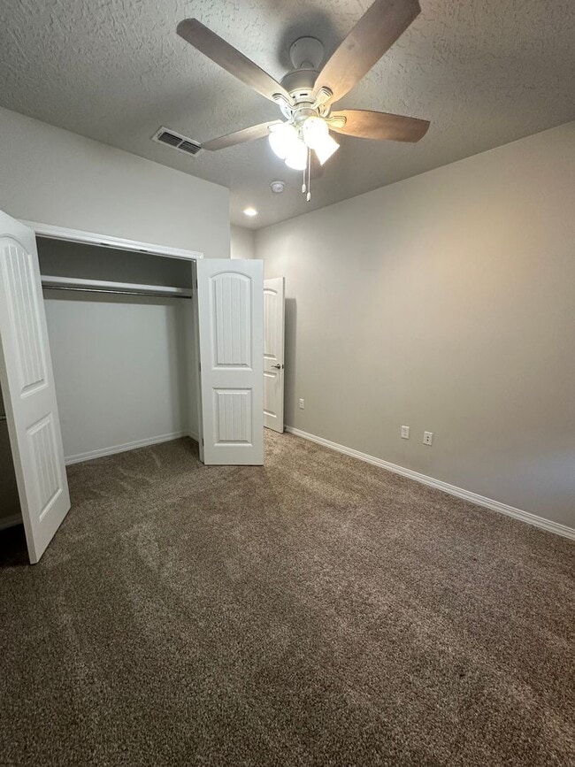 Building Photo - Stunning 3 Bed Home! Managed by Owner!