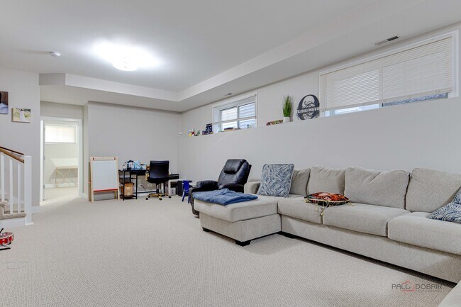 Building Photo - 3931 S Wells St