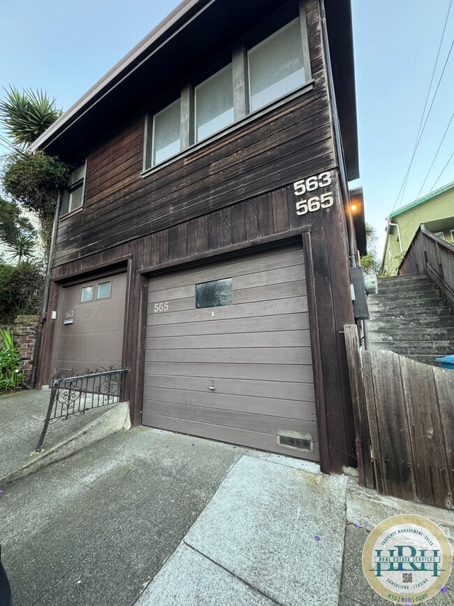 Building Photo - Tranquil & Spacious 2 BR|1 BA Condo in the Central Richmond District
