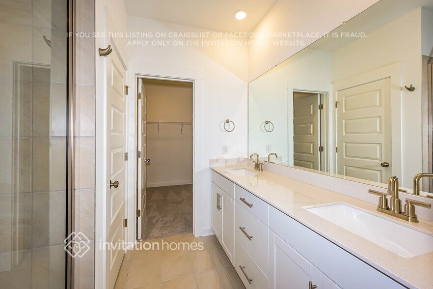 Building Photo - 204 Crown Gdns Ct