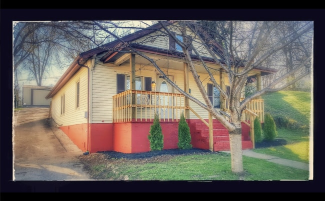 Primary Photo - 305 Swigert Ave