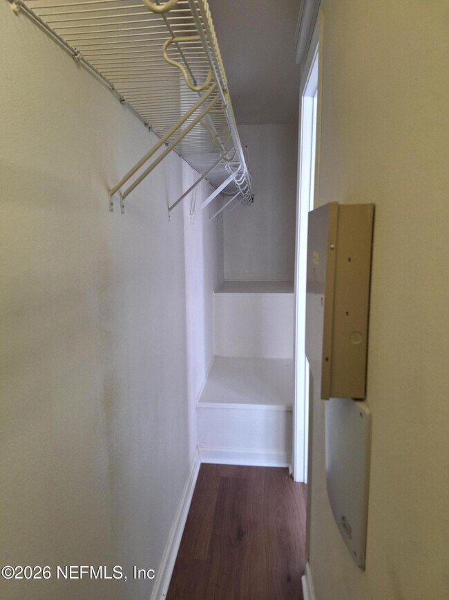 Building Photo - 8106 Summer Cove Ct