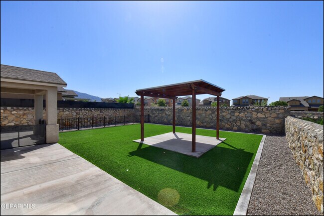 Building Photo - 7528 Wolf Creek Dr