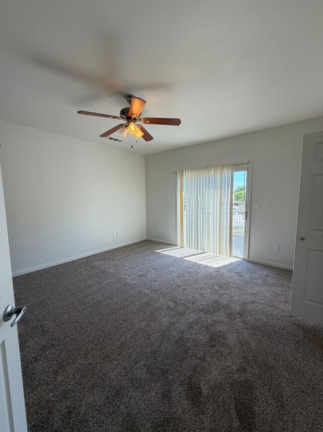Building Photo - 118 Emerald Isle Way