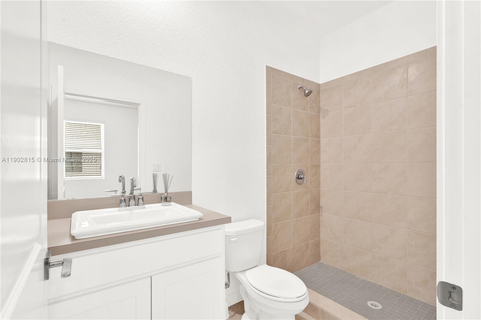 Building Photo - 444 NE 5th St