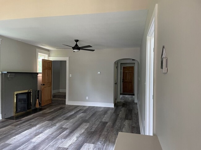 Building Photo - Lake Front House with Screened in Porch