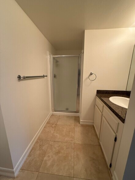 Building Photo - 1700 Palisades Dr