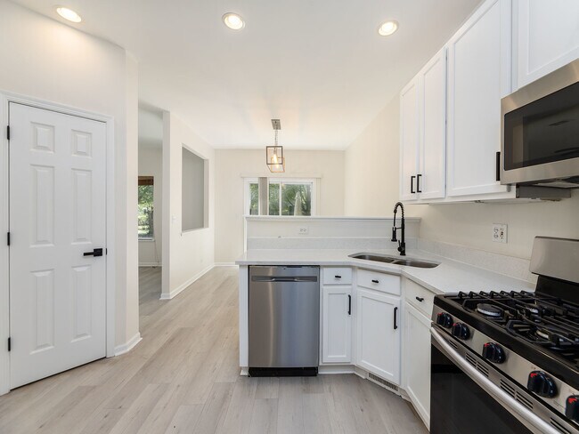 Building Photo - 311 Abington Woods Dr
