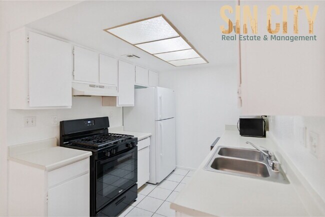 Building Photo - "Charming 1-Bed Condo Retreat in Las Vegas – Perfect Comfort in 599 Sq Ft!"