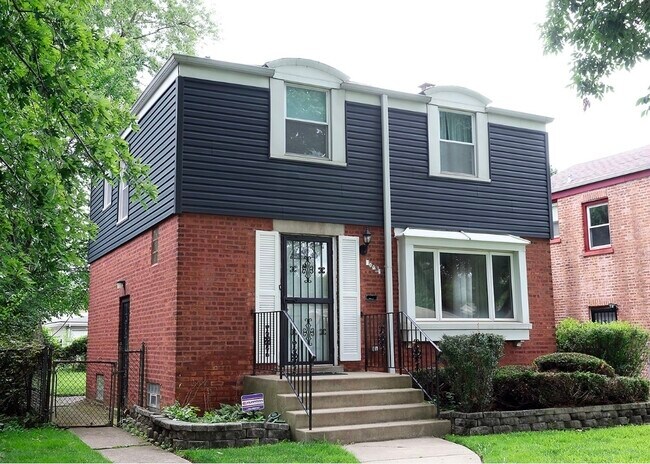 Building Photo - 10031 S Paxton Ave