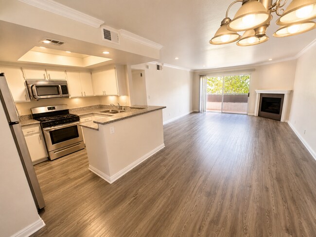 Building Photo - The Premier on Moorpark