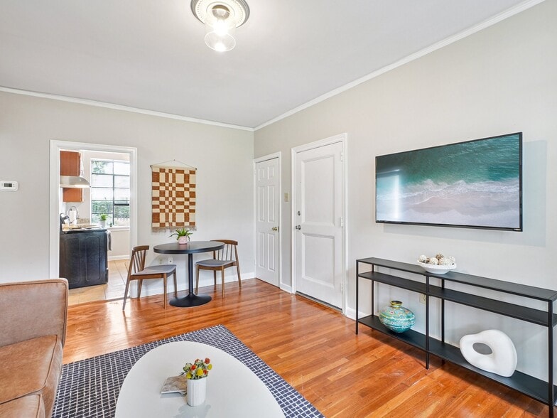 The Kingsley Floor Plan - Cameron Court Apartments