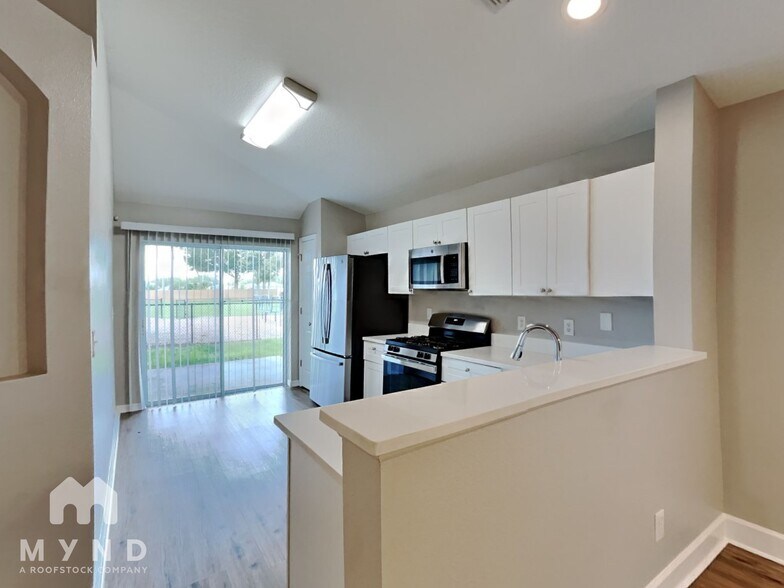 Building Photo - 8721 Persea Ct