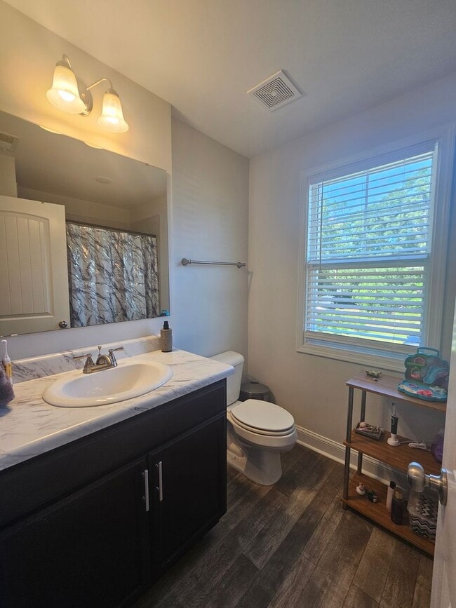 Building Photo - NEW LISTING!!!!