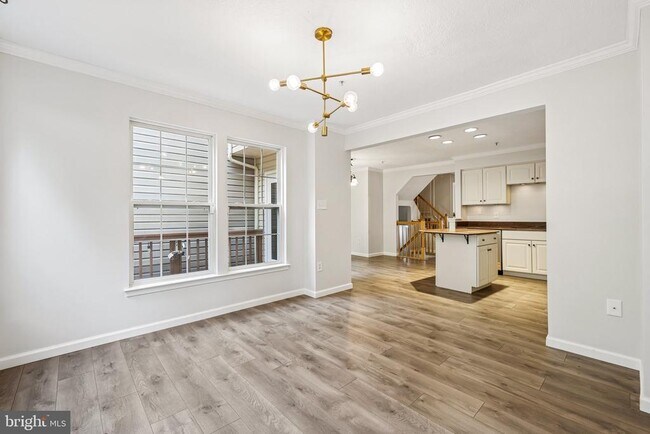 Building Photo - 8727 Thornbrook Dr