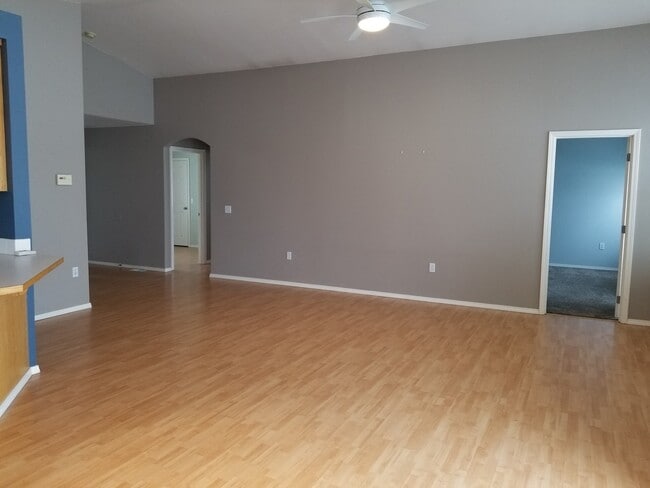 Building Photo - CHRISTMAS SPECIAL - FREE DECEMBER RENT and Pet Friendly in Ephrata