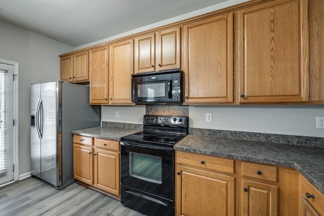Building Photo - Location, Location, Location! 3 Bedroom 2....