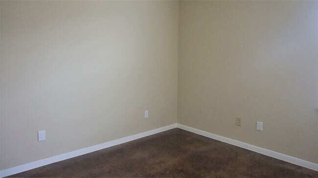 Building Photo - 4305 Cambridge Dr