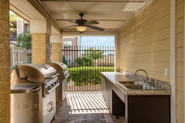 Building Photo - Sonoma Grande Apartments